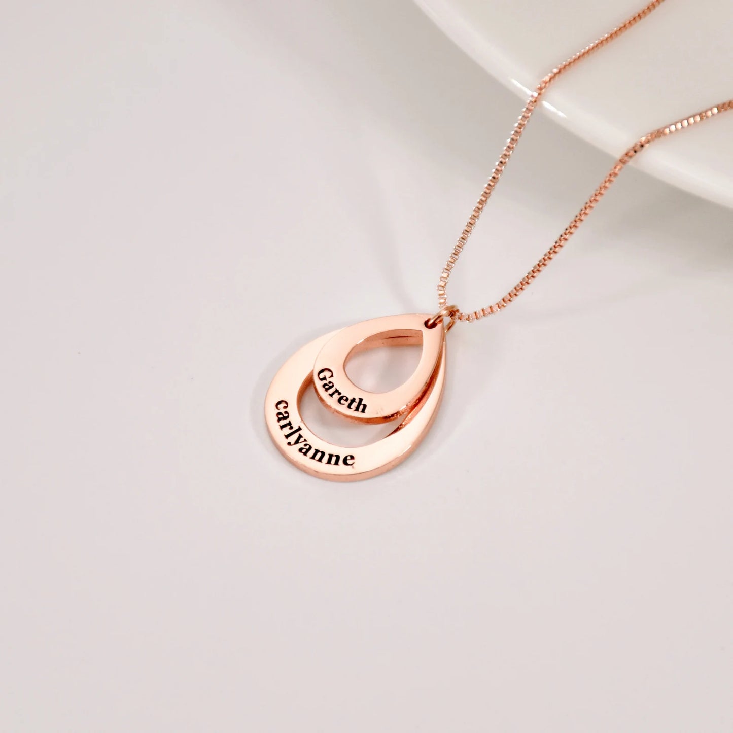 Collar de gota personalizado con nombres